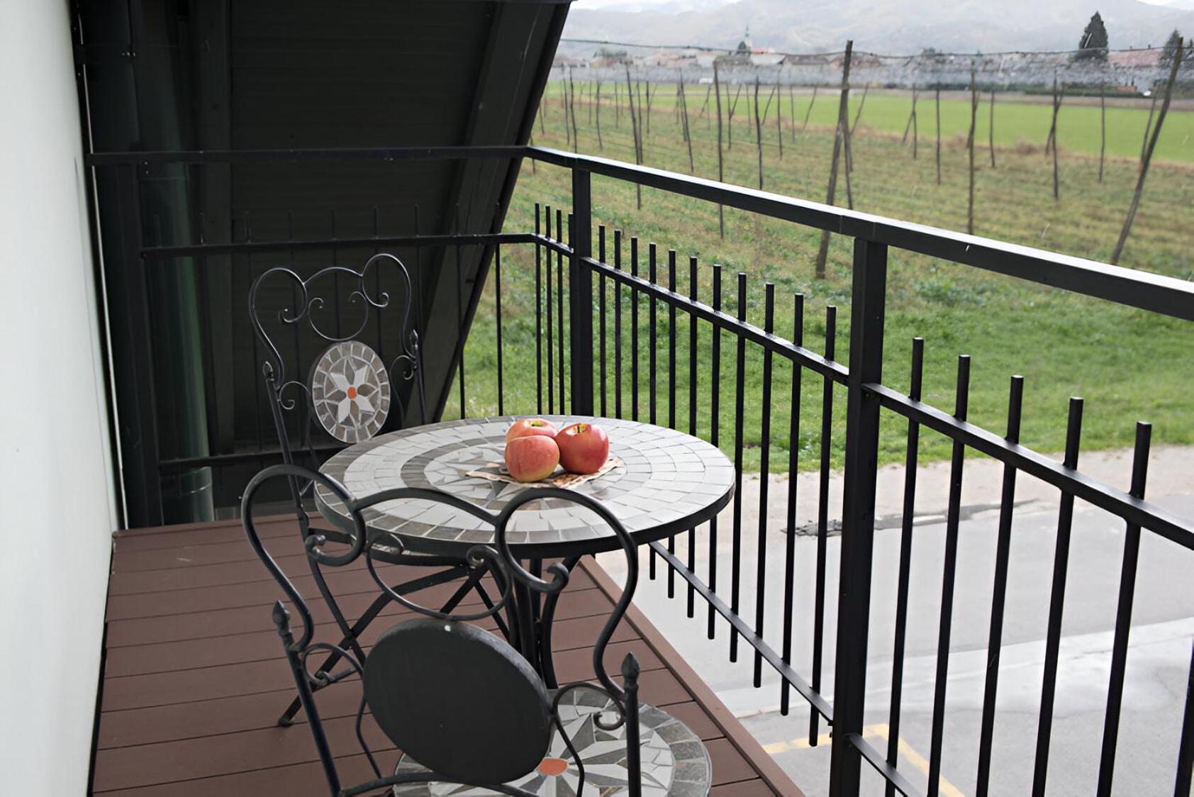 Bed & Breakfast Dvorec Petrovce Luaran gambar